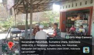 Babinsa Serda Juwanda Gelar Komsos di Warung Warga, Ajak Jaga Kebersihan dan Keamanan Lingkungan