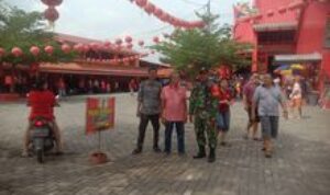 Babinsa Sertu Harsoyo Monitor Pelaksanaan Ibadah Imlek di Vihara Siu San Keng