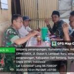 Babinsa Jalin Keakraban dengan Warga Melalui Komsos