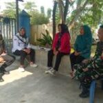 Babinsa Koramil 14/PB Tingkatkan Sinergi dengan Perangkat Desa Prumnas Simalingkar