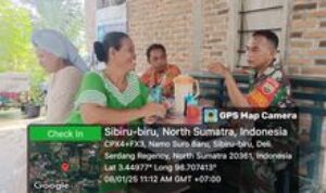 Babinsa Sertu Adesmar Himbau Warga di Warung Kopi Bu Nur untuk Jaga Kamtibmas di Awal Tahun 2025