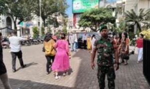 Babinsa Koramil 0201-05/MB Laksanakan Pengamanan Ibadah Missa Awal Tahun Baru 2025 di Gereja Katedral