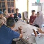 Babinsa Koramil 06/MS Jalin Keakraban dengan Warga Melalui Komsos