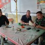 Babinsa Koramil 0201-06/MS Jalin Silaturahmi dengan Warga dan Tokoh Pemuda di Komplek Tomang Elok