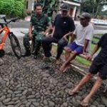 Babinsa Nogosari Jalin Komsos Dengan Tomas Desa Kedung Kenong