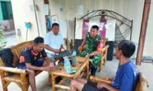 Pererat Sinergi, Babinsa Sei Kambing D Laksanakan Komsos dengan Warga