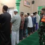 Babinsa Koramil 0201-16/TM Jalin Silaturahmi Lewat Sholat Subuh Berjamaah di Masjid Nurul Iman