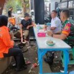 Jalin Silaturahmi, Babinsa Gelar Komsos dengan Warga Petisah Tengah