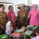 Kapolres Langkat Bersama Ketua Bhayangkari Cabang Langkat Gelar Perdana Makan Bergizi Gratis