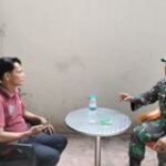 Babinsa Sertu Batara Jalin Komsos dengan Tokoh Pemuda di Medan Sunggal