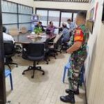 Babinsa Kelurahan Perintis Memonitor Mediasi Tawuran Mahasiswa Nomensen di Universitas HKBP Nomensen Medan