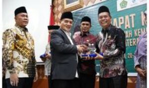 Tersenyum Gembira, Kemenag Dairi Sabet Juara III Berita Terproduktif pada Humas Award 2024