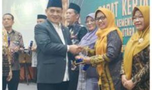 MAN 2 Langkat Terima Penghargaan Humas dan PPID Award Kanwil Kemenag Sumut