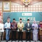 Bangganya Anak Sumut Jadi Wamenag RI Yang Serahkan Humas dan PPID Award