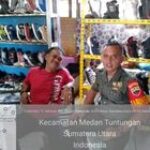 Babinsa Koramil 0201-07/MT Serma Suratno Komsos dengan warga binaan dengan salah satu warga Kelurahan Tanjung Selamat