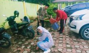 Bersih-Bersih Sebelum Puasa, Keluarga Besar Kemenag Palas Bersihkan Musala, Ruangan dan Halaman Kantor