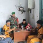 Babinsa Sertu Suardi Laksanakan Komsos untuk Pererat Silaturahmi dengan Warga