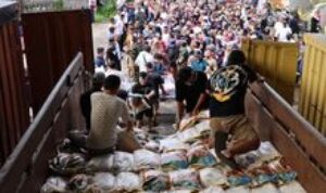 Bahagia Warga Desa Cijayanti Terima Sembako Rutin Tahunan dari Prabowo: Alhamdulillah