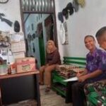 Babinsa Koramil 0201-01/MP Bersama Kepling 5 Laksanakan Komsos Dan Anjangsana di Salah Satu Rumah Tokoh Masyarakat