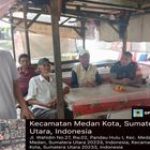 Babinsa Sertu Candra Jalin Komsos dengan Warga di Warung Kopi Jalan Wahidin SMPH Tapanuli