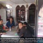 Saling Sapa Dengan Warga Binaan, Babinsa Koramil 0201-04/MK Adakan Bincang Santai Di Warung