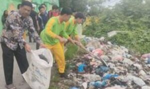 Siswa MAN 1 Langkat dan Warga Desa Gelar Gotong Royong Bersihkan Lingkungan