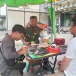 Babinsa Koramil 0201-01/Medan Petisah Sambangi Remaja Reparasi HP di Jalan Sekip
