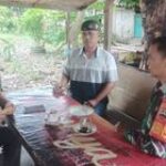 BABINSA KELURAHAN BABURA. MEDAN SUNGGAL MELAKSANAKAN KOMSOS DAN SILATURAHMI DENGAN WARGA BINAANNYA