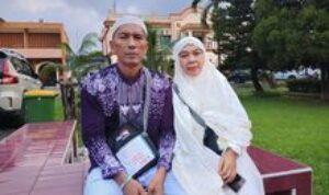 20 Tahun Jualan Pisang Goreng, Pasutri Asal Sergai Naik Haji