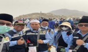 Petugas Kloter 13 KNO Dampingi City Tour Jemaah Haji