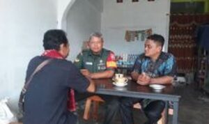 Sambut HUT RI ke-80, Babinsa Koramil 0201-14/ Pancur Batu Gelar Komsos dengan Tokoh Masyarakat