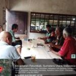 Babinsa komsos untuk menjalin silaturahmi bersama warga binaan Desa Lantasan Lama